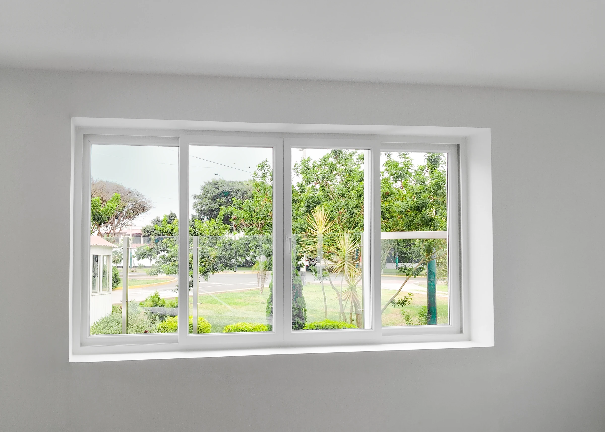 Ventana corrediza de PVC Hermetiventanas instalada en interior